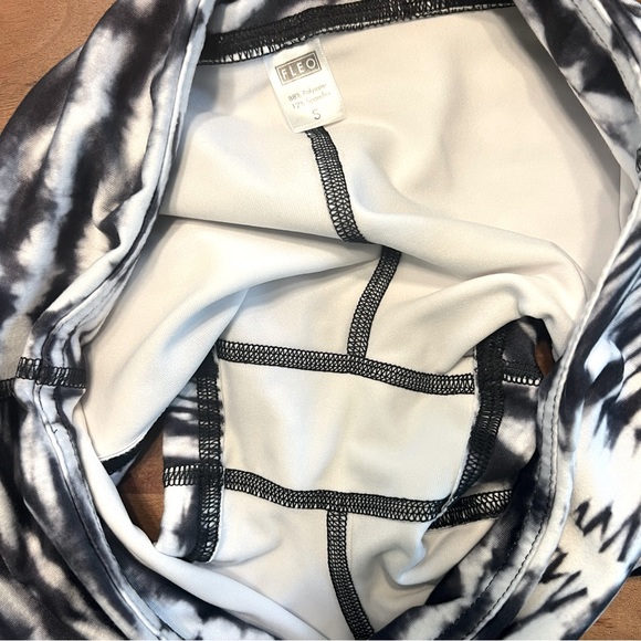 EUC Fleo shorts, Wild Black, size small - Picture 4 of 4